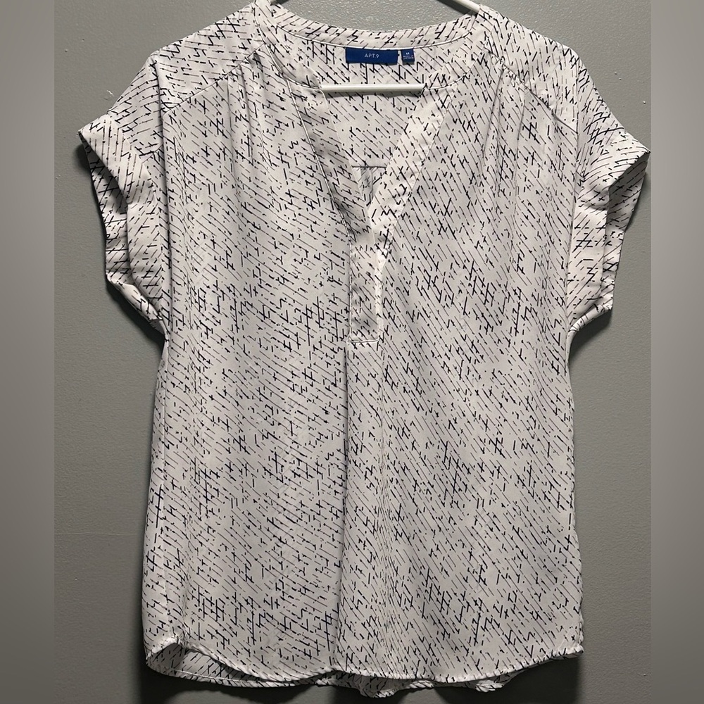 Apt 9 Short Sleeve White w/Black & Beige Blouse Size Medium  100% Polyester